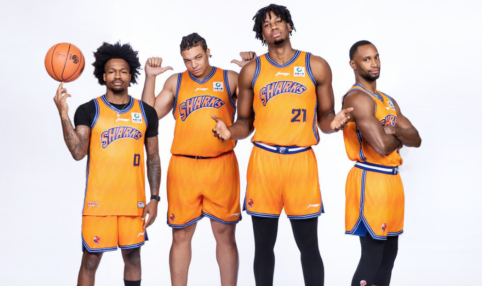 半岛体育在线官网-刚下车就开练！战上海3条件对广东不利，粤媒支招杜锋：学深圳