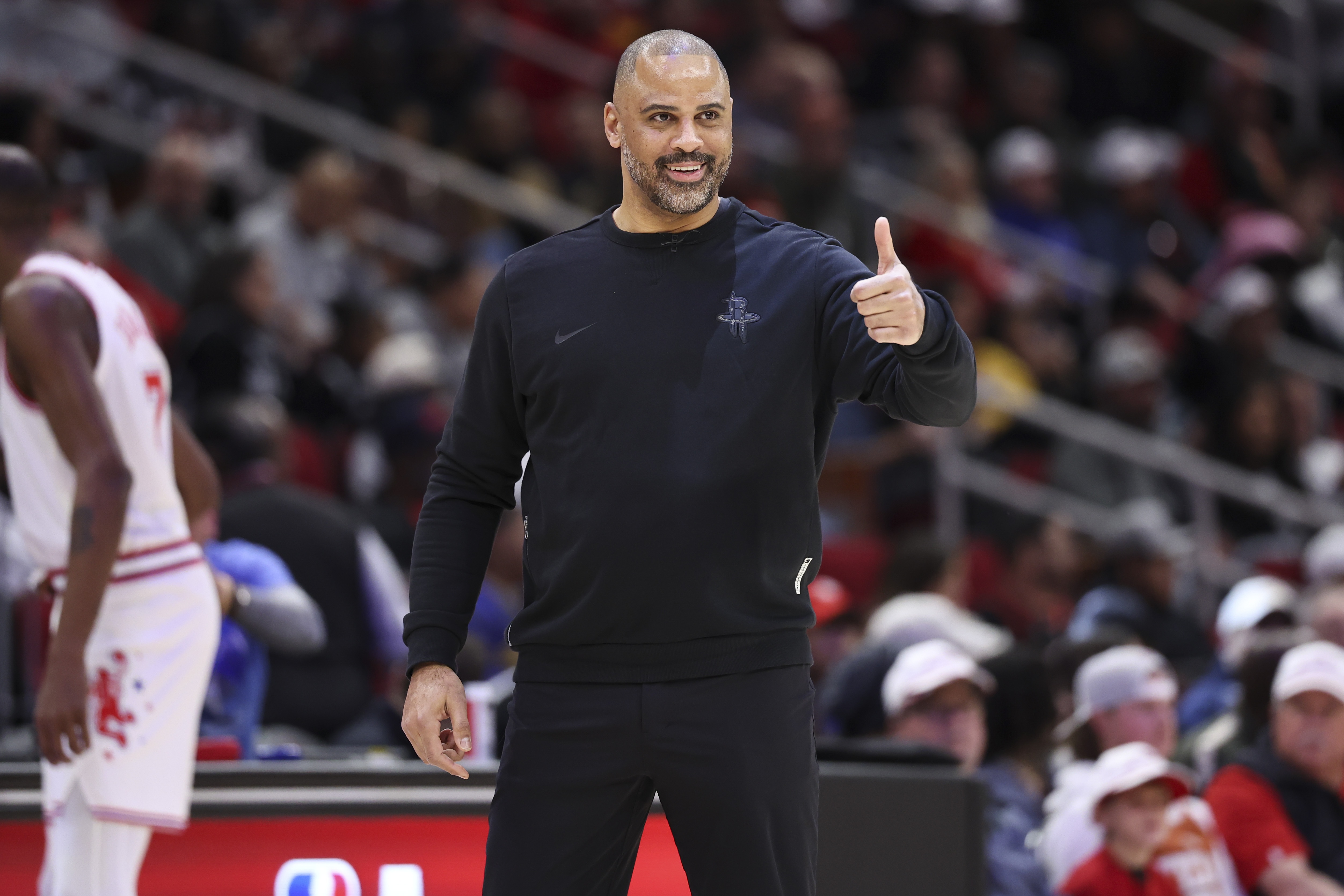 半岛体育官方网站-19个失误人麻了！火箭没控卫&amp;空间拥挤 失误多看似偶然实则必然？