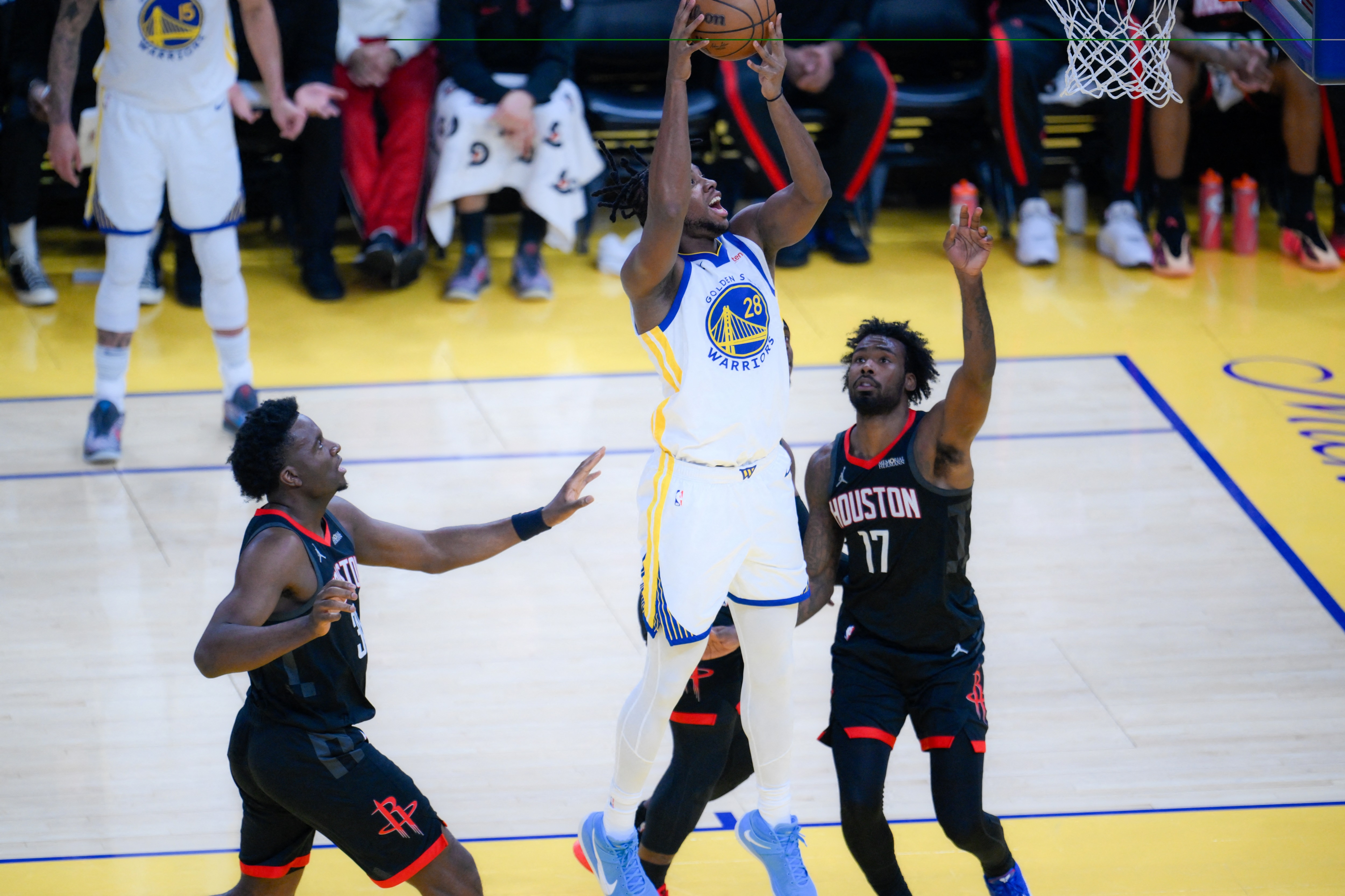 半岛体育在线官网-库里：你能看出贝西的比赛感觉很好&amp;他充满侵略性 14分12板很关键